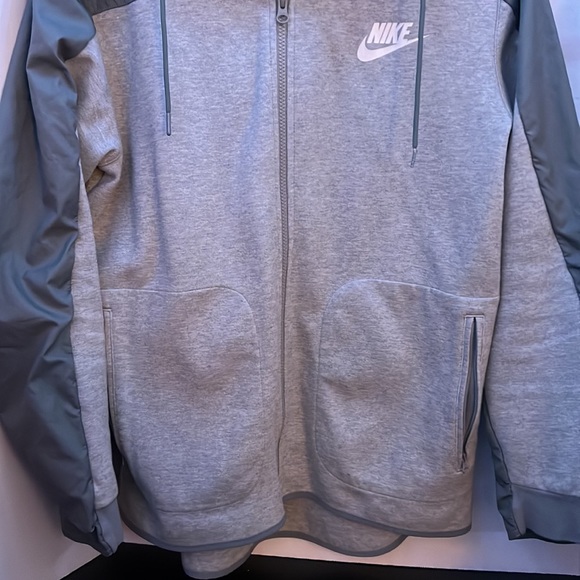 Nike Jacket - Picture 2 of 5
